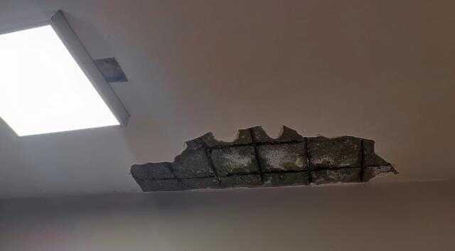 Gaziosmanpaşa'da duvarlarında çatlaklar bulunan okul önünde eylem Gaziosmanpaşa'da duvarlarında çatlaklar bulunan okul önünde eylem