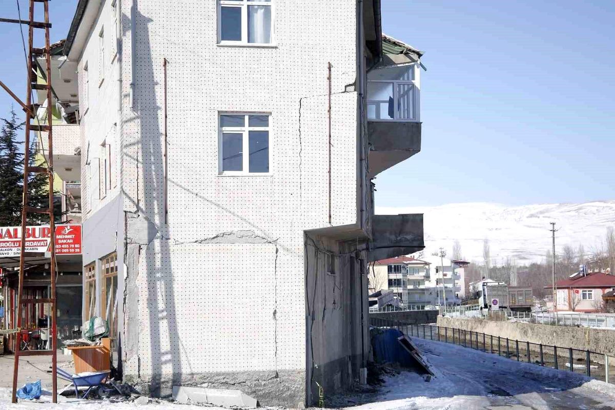 Afet bölgesi kapsamındaki Gürün\'de 217 binanın yıkık veya ağır hasarlı olduğu belirlendi
