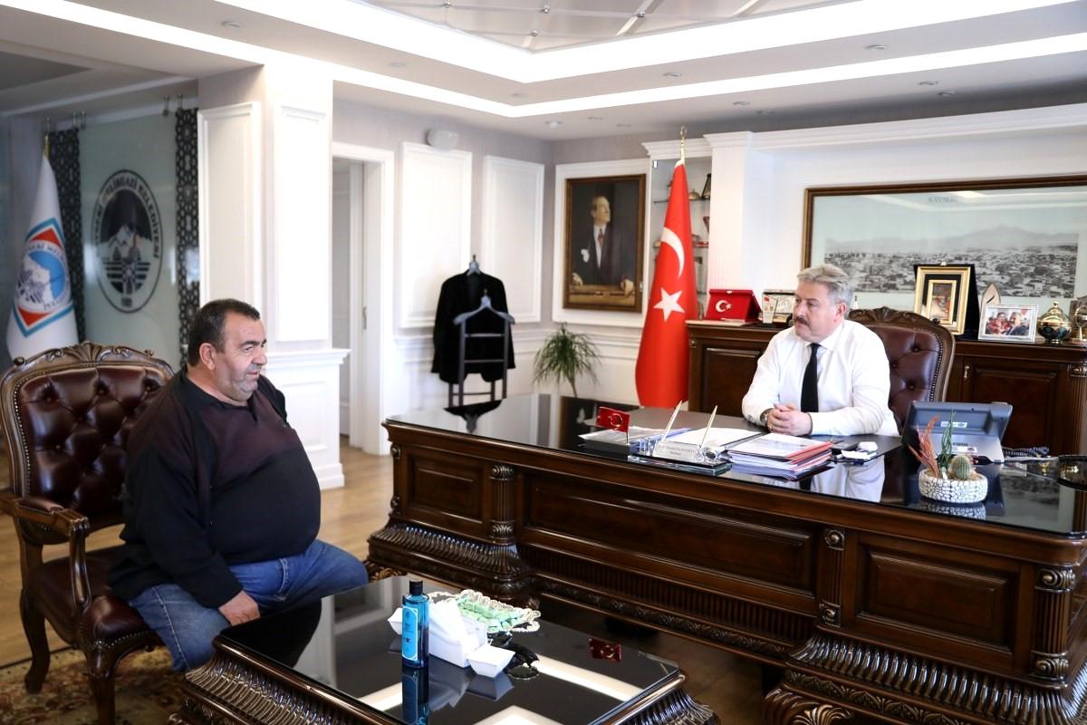 Kayseri\'de bir kişi dairesini depremzedeler için bağışladı