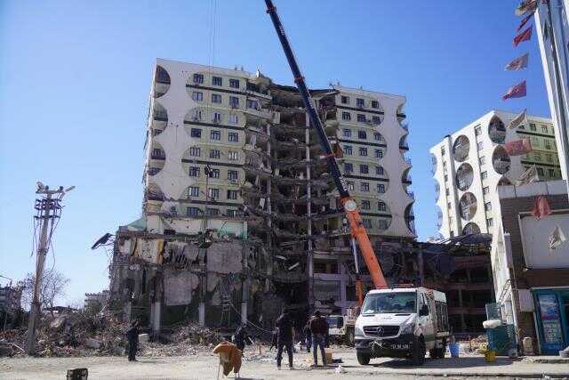 Hayvanların mahsur kaldığı Galeria Sitesi'nde kurtarılan kedi sayısı 13'e çıktı! Çalışmalar sona erdi