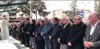 İki otomobilin çarpıştığı kazada hayatını kaybeden kadın son yolculuğuna uğurlandı