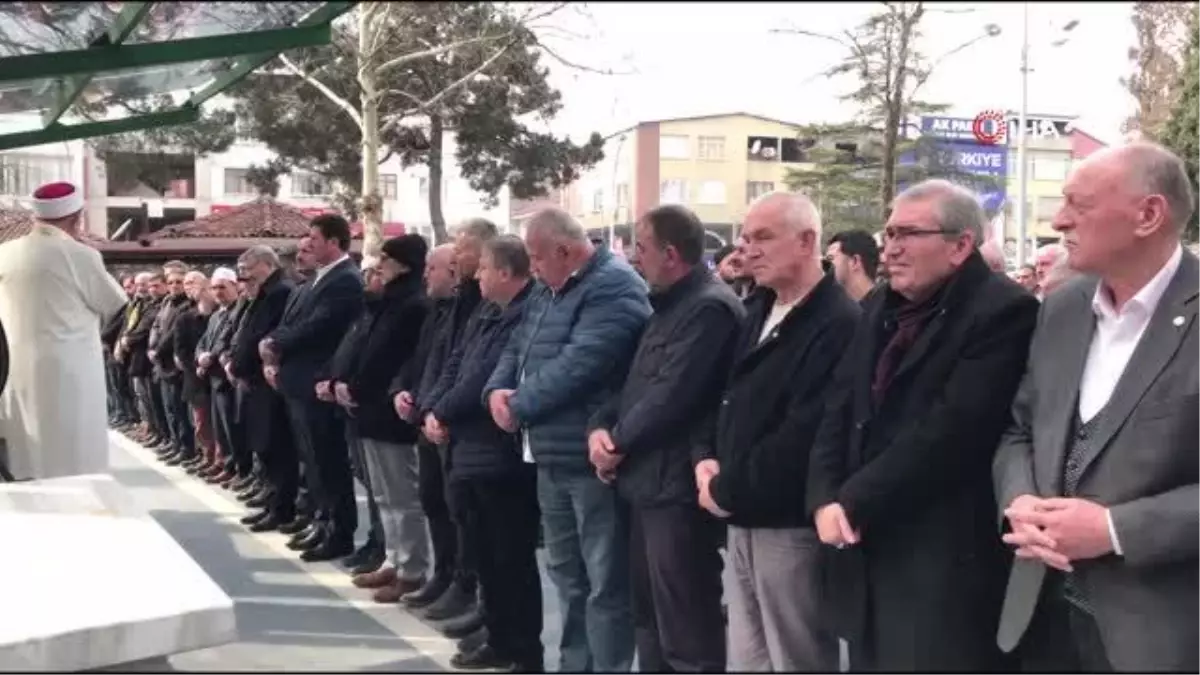 İki otomobilin çarpıştığı kazada hayatını kaybeden kadın son yolculuğuna uğurlandı