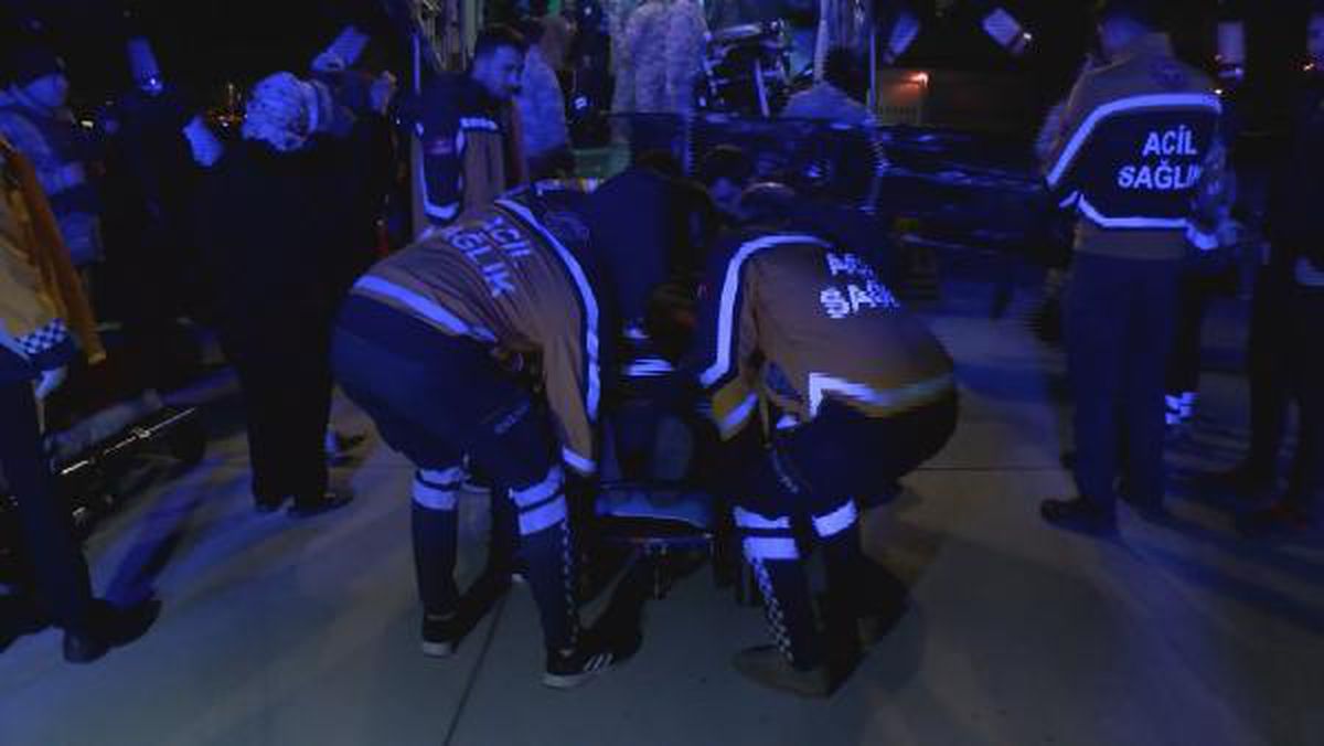 Adana'daki 38 yaralı depremzede ve 31 refakatçi TSK'ya ait uçakla İstanbul'a getirildi