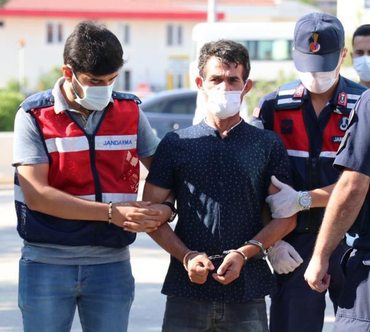 Kayınvalidesini öldürüp, 1\'i kendinin, 2 çocuğu yaraladı; duruşmada \'Mağdurum\' dedi