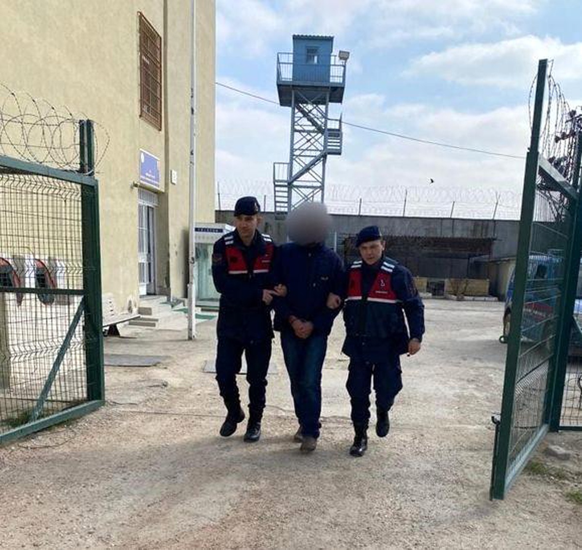 Kırklareli\'nde 11 yıl hapis cezası bulunan şüpheliyi jandarma yakaladı