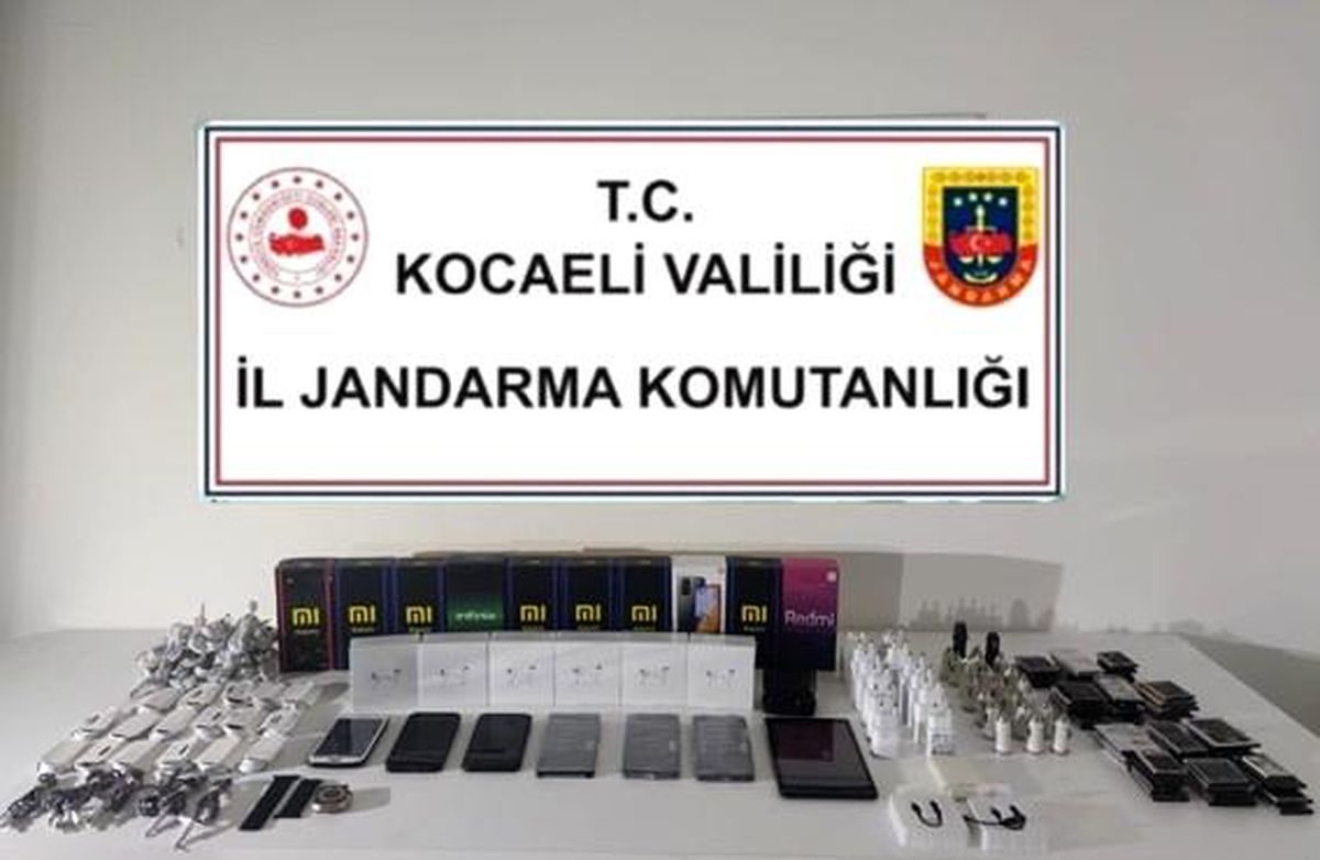 Kocaeli\'de 200 bin lira değerinde kaçak elektronik ürün ele geçirildi