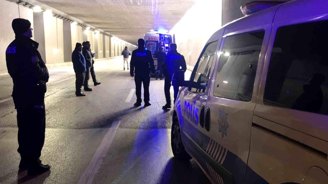 Köprüden tünele düşen yaşlı adam hayatını kaybetti Köprüden tünele düşen yaşlı adam hayatını kaybetti