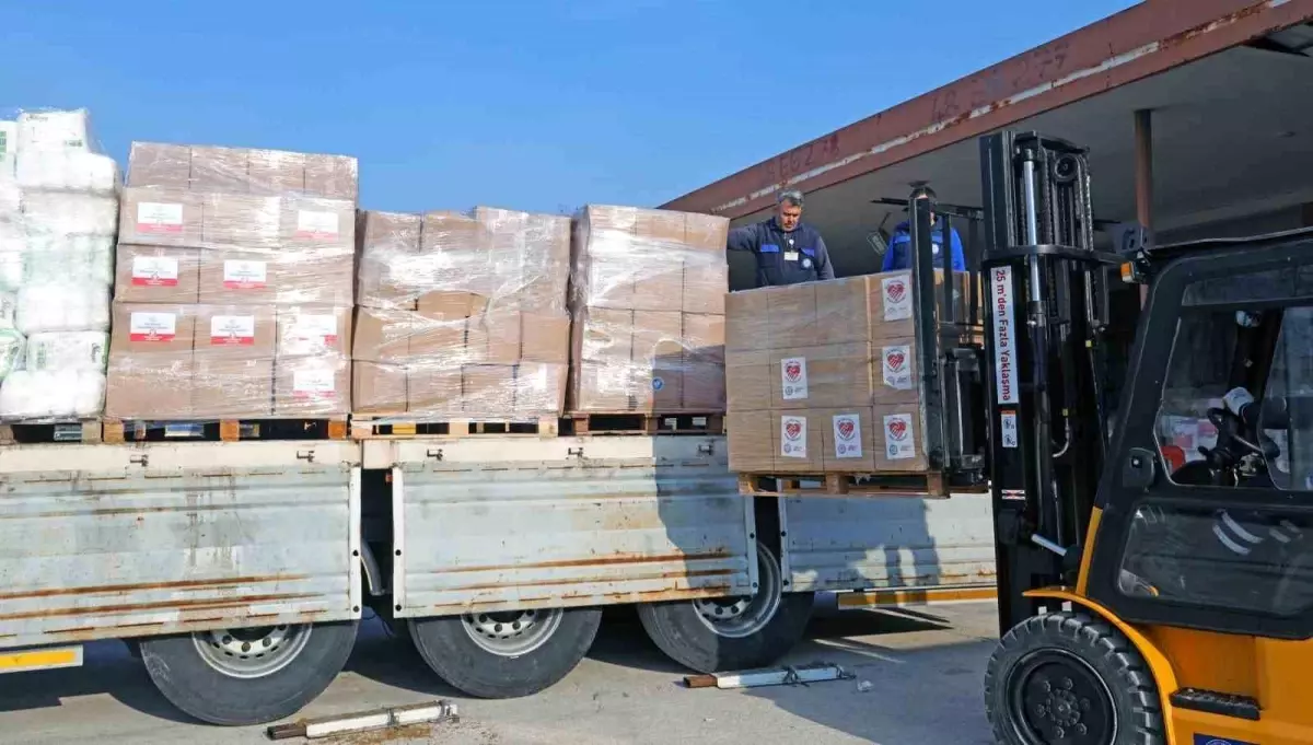 Menteşe\'de toplanan yardım kolileri yola çıktı