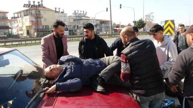 Otomobille motosiklet çarpıştı, sürücüsünün bacağı dizinden ters döndü Otomobille motosiklet çarpıştı, sürücüsünün bacağı dizinden ters döndü