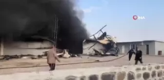 Plastik fabrikasında çıkan yangın 5 saattir kontrol altına alınmaya çalışılıyor