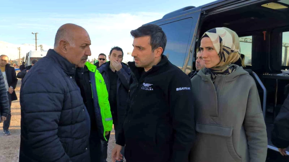 Selçuk Bayraktar, Doğanşehir\'de depremzedeleri ziyaret etti