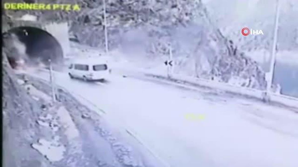 Servis aracının heyelan altında kaldığı o görüntüler ortaya çıktı