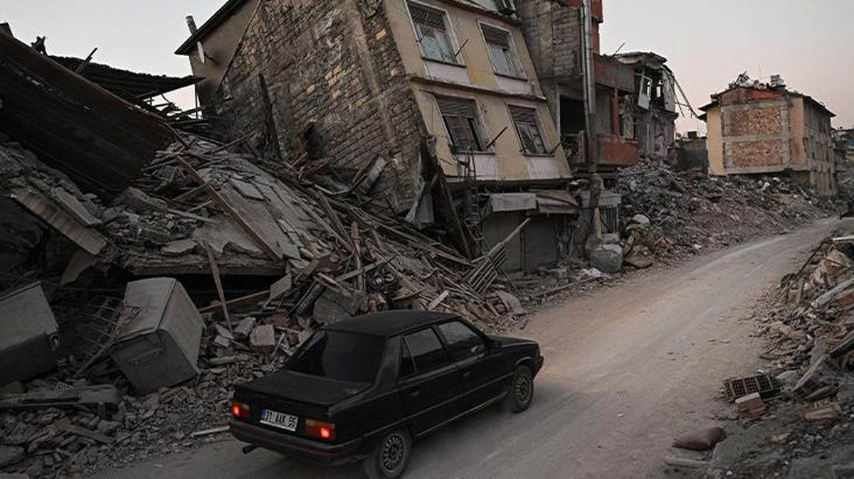 Son Dakika: Depremde hayatını kaybedenlerin sayısı 44 bin 218'e yükseldi