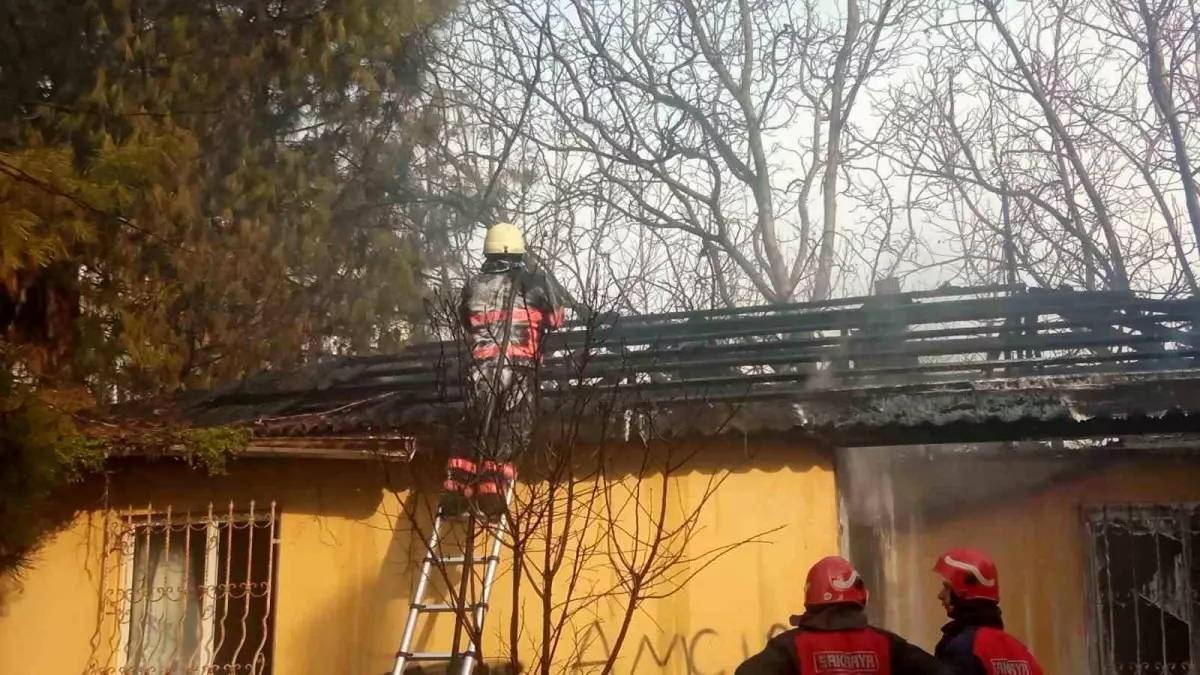 Tek katlı evde çıkan yangın söndürüldü