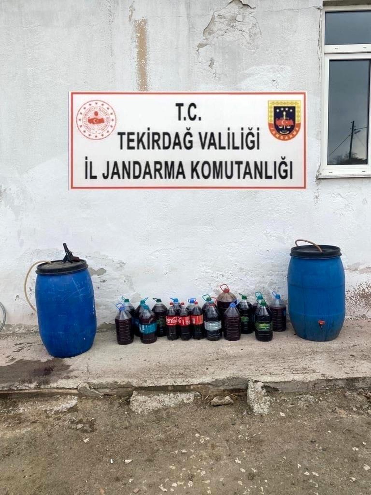 Tekirdağ\'da sahte içkiye geçit yok: Yüzlerce litre ele geçirildi