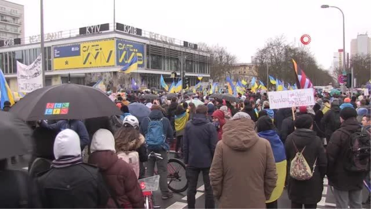 Ukrayna savaşının 1. yıldönümünde Berlin\'de büyük yürüyüş
