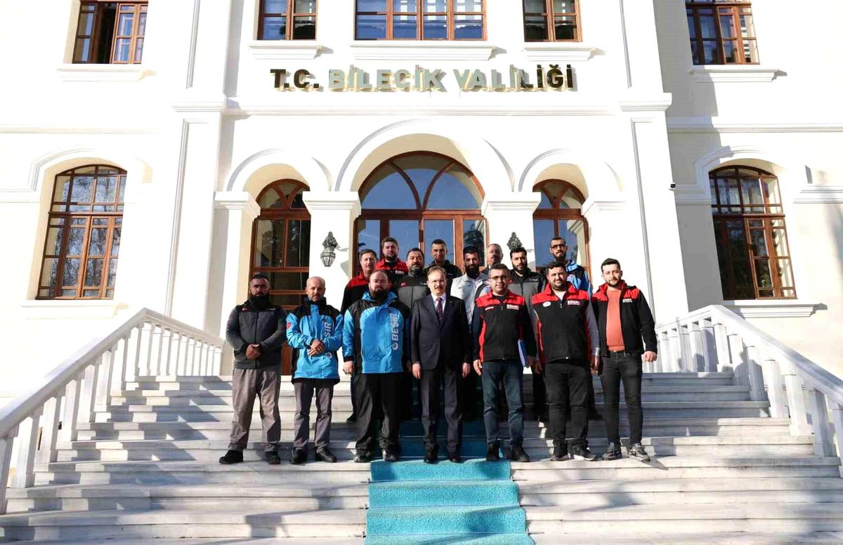 Vali Kızılkaya arama kurtarma ekipleri temsilcileriyle bir araya geldi