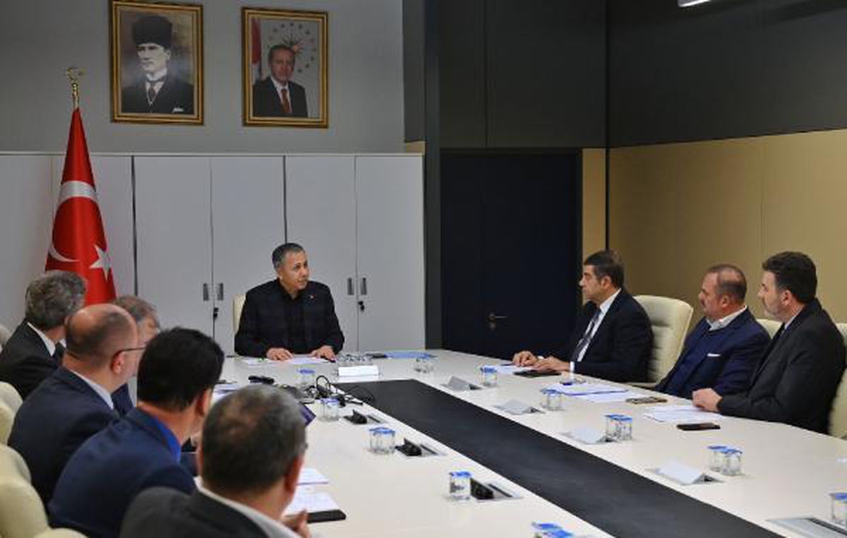 VALİ YERLİKAYA'DAN 'ÖZEL OKULLAR DEPREM ETÜT VE ANALİZLERİ' TOPLANTISI