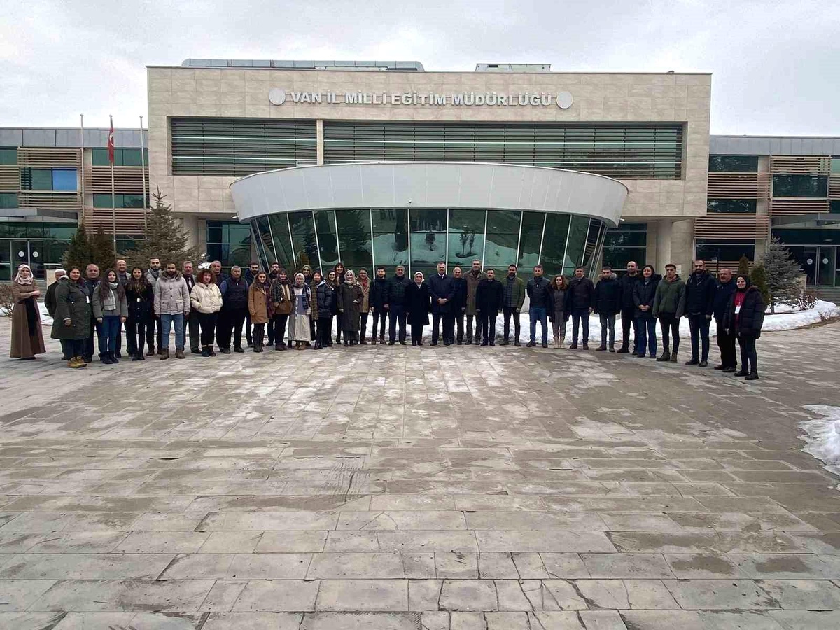Vanlı 30 PDR öğretmeni destek için deprem bölgesine gitti
