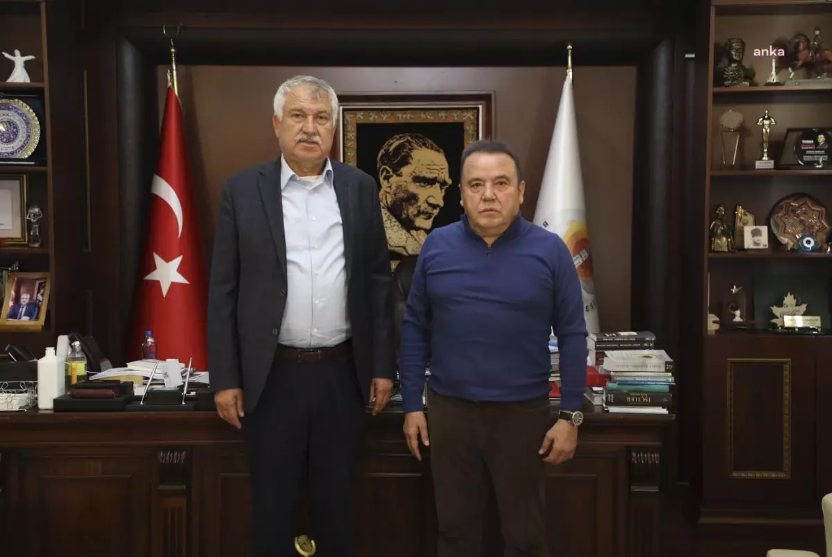 Zeydan Karalar ve Muhittin Böcek, Depremzedeler İçin Biraraya Geldi