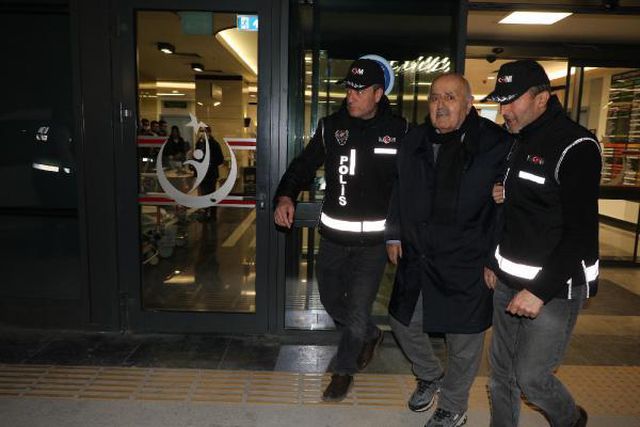 105 KİŞİYE MEZAR OLAN RENDE SİTESİ'NİN SAHİBİ ARİF SAMİ RENDE YAKALANIP, TUTUKLANDI 105 KİŞİYE MEZAR OLAN RENDE SİTESİ'NİN SAHİBİ ARİF SAMİ RENDE YAKALANIP, TUTUKLANDI