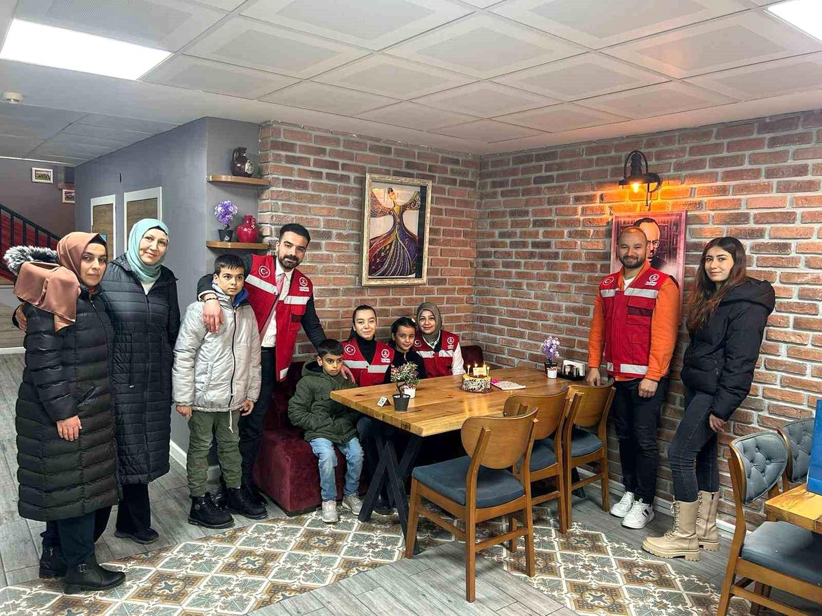 11 yaşındaki depremzede Zeynep\'e Kahramankazan\'da sürpriz doğum günü yapıldı