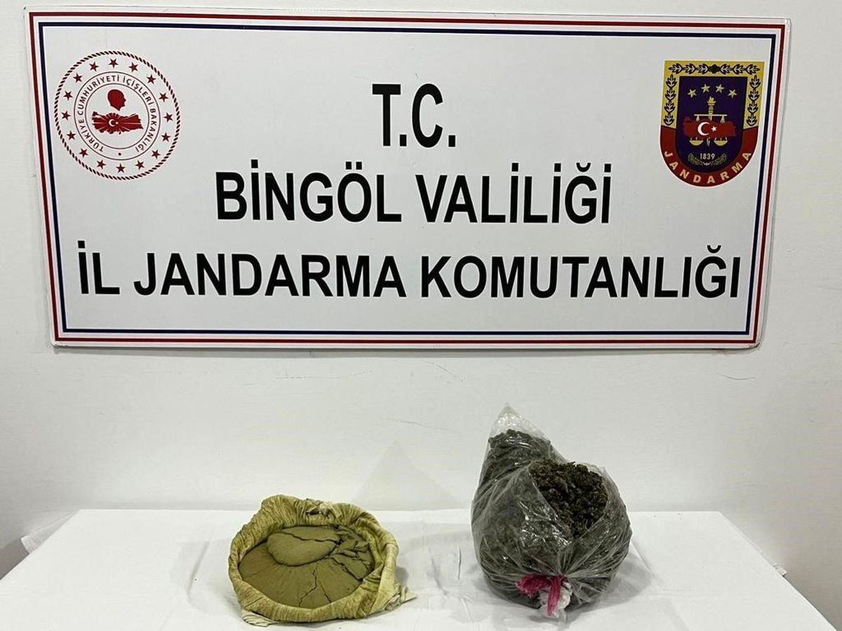 Bingöl'de 2 kilo esrar maddesi ile 70 kilo kıyılmış tütün ele geçirildi
