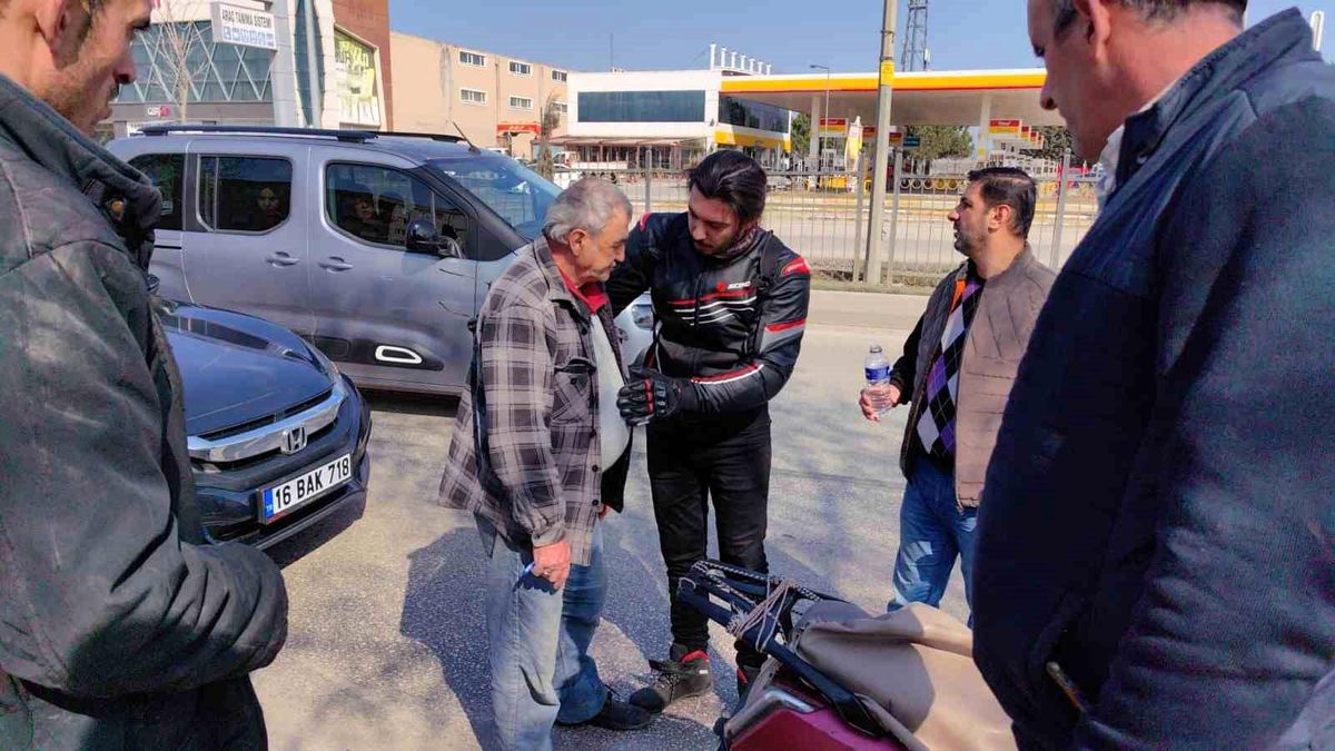 Bursa\'da bisikletten düşen alkollü sürücü polise zor anlar yaşattı
