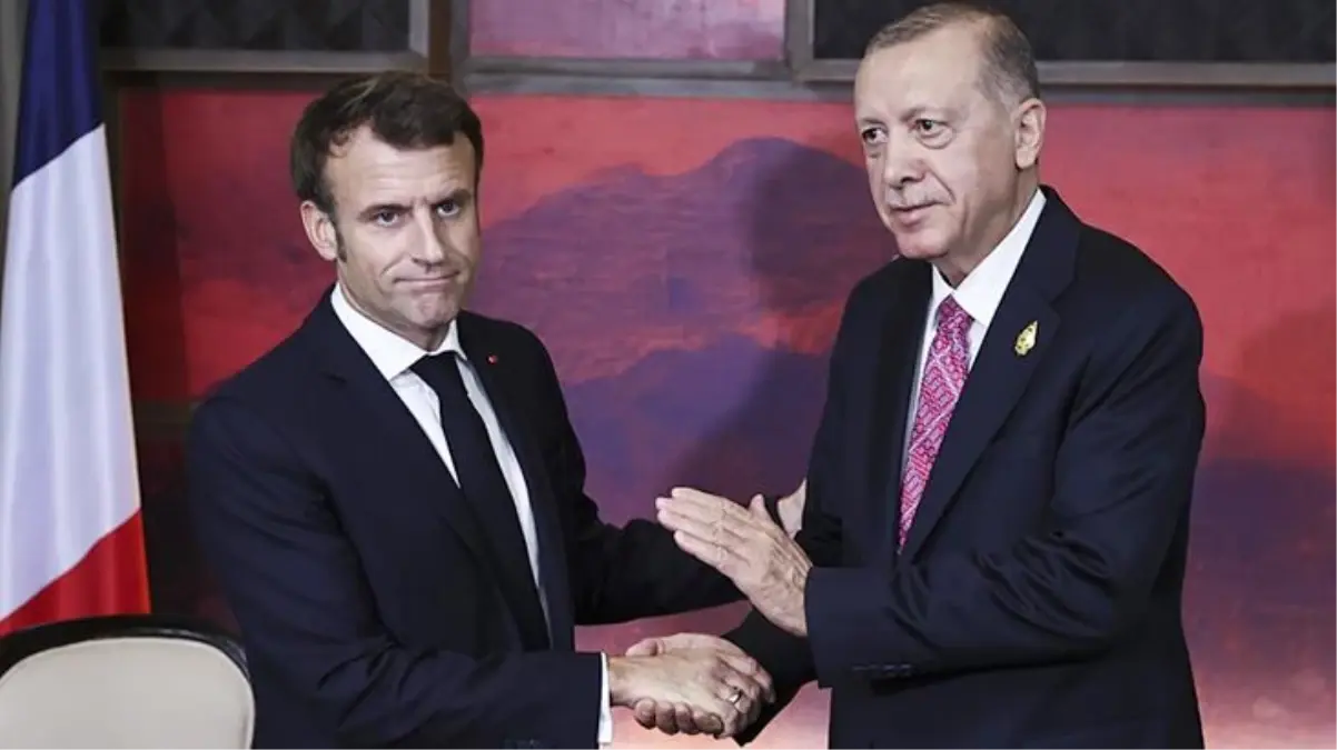 Cumhurbaşkanı Erdoğan\'la görüşen Macron\'dan Türkçe destek mesajı: Dayanışma içerisindeyiz