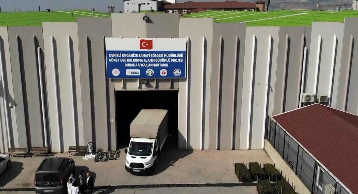 Denizli OSB\'de depremzedeler için tam teşekküllü çadırlar üretildi