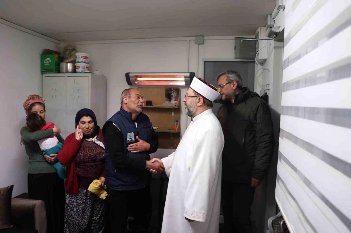 Diyanet İşleri Başkanı Erbaş, Islahiye\'de konteyner kent ve koordinasyon merkezini ziyaret etti