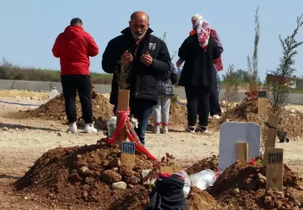 Enkazdan 75. saatte çıkarılan Melek, hastanede yaşamını yitirdi! Geriye nasıl kurtulduğunu anlattığı video kaldı