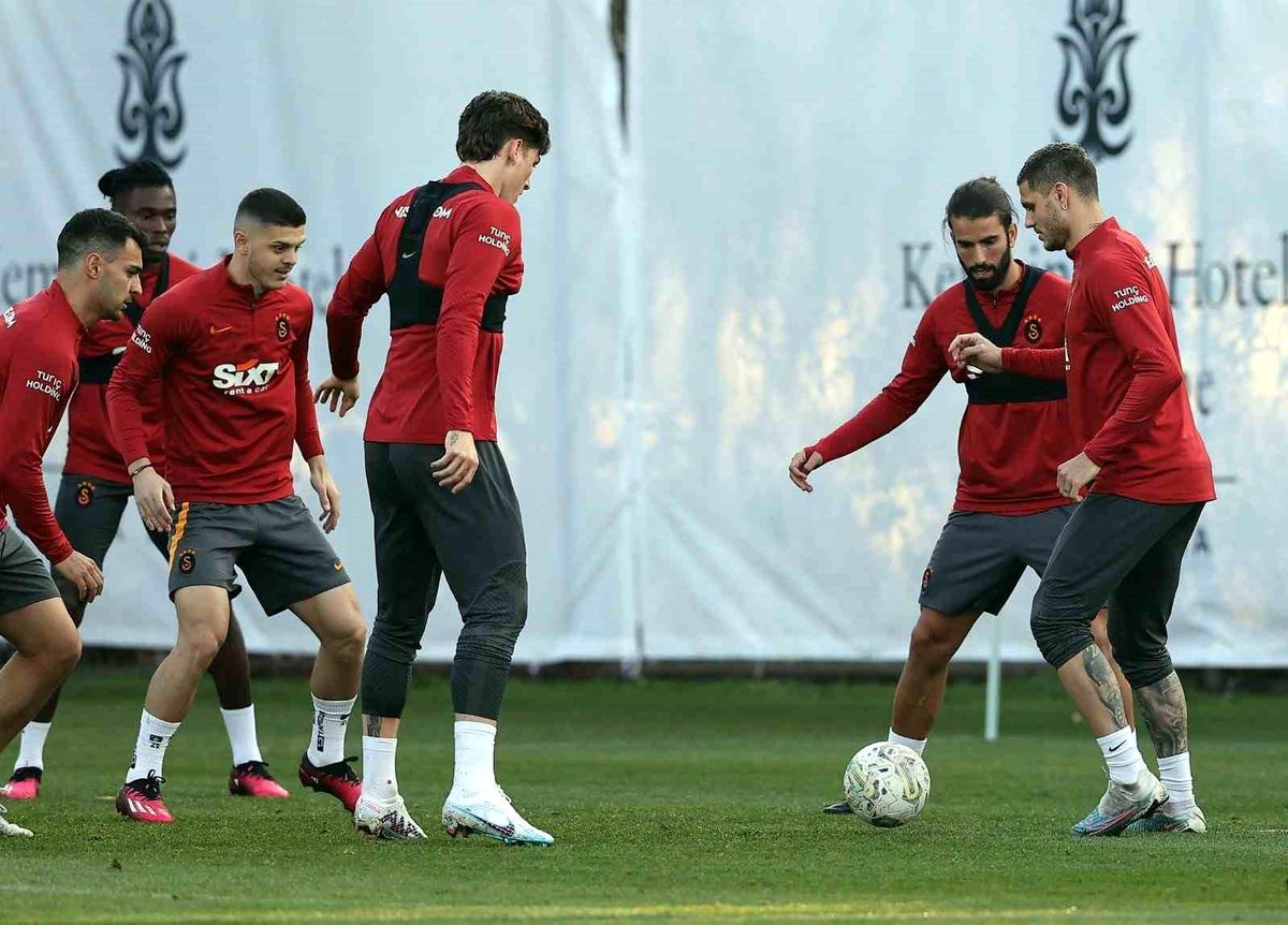 Galatasaray\'da hazırlıklar devam ediyor