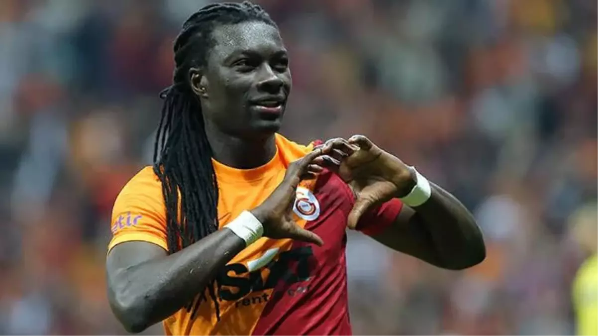 Galatasaray\'ın golcüsü Gomis, futbolu bırakacağına yönelik iddiaları yalanladı