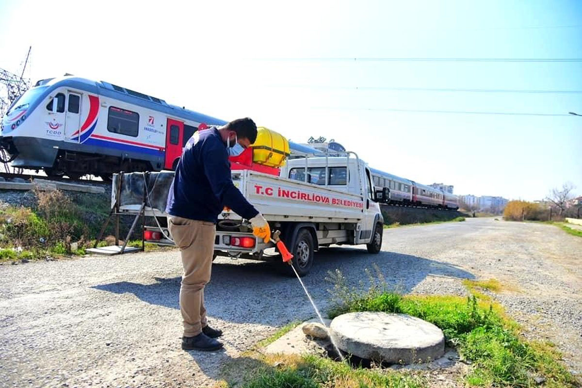 İncirliova Belediyesi ilaçlama çalışması başlattı