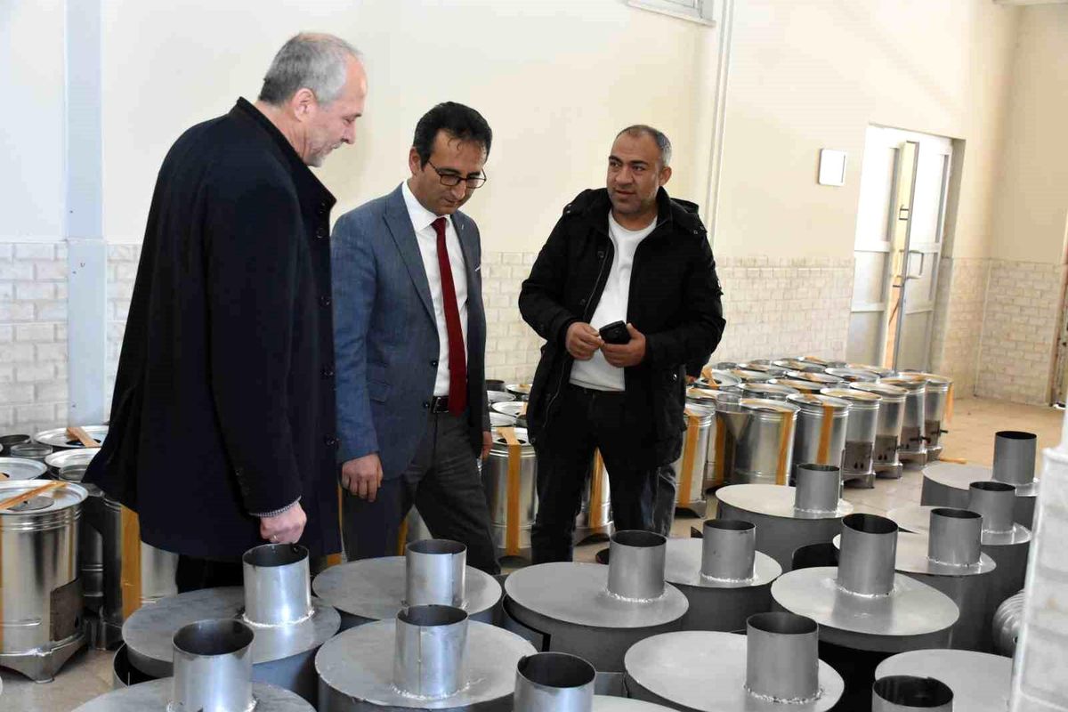 Karaman\'da depremzedeler için üretilen sobalar afet bölgelerine gönderildi