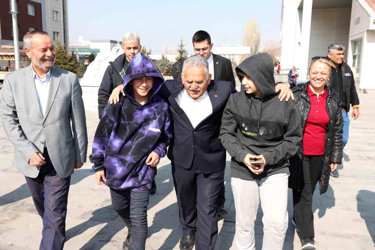 Eğitimlerine Kayseri\'de devam edecek depremzede öğrencilere ücretsiz ulaşım imkanı