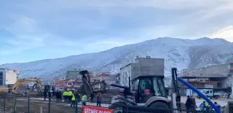 Kayseri Büyükşehir'in afet bölgesinde bir ilk olacak konteyner çarşı yapımı tüm hızıyla sürüyor