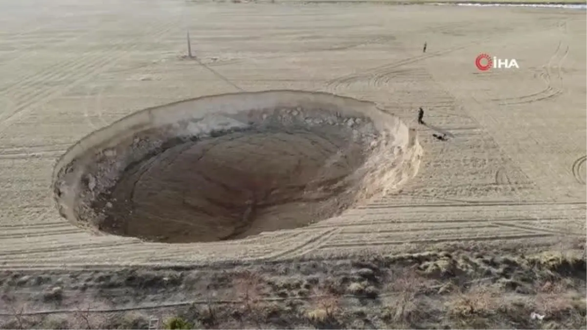 Konya\'da iki fay arasında 37 metre çapında obruk oluştu