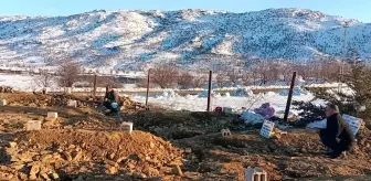 Köyü vuran depremde aynı aileden 14 kişi hayatını kaybetti