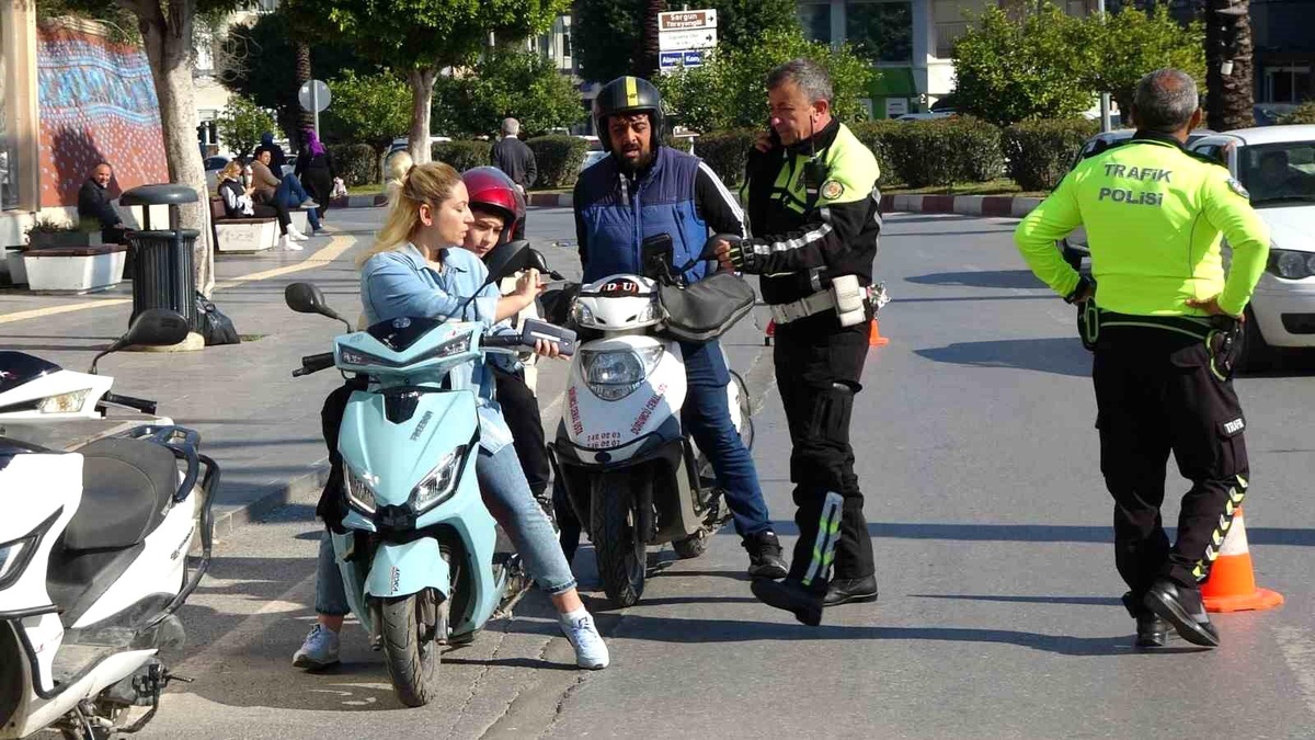 Manavgat\'ta denetlenen 300 motosikletten 26\'sına ceza uygulandı