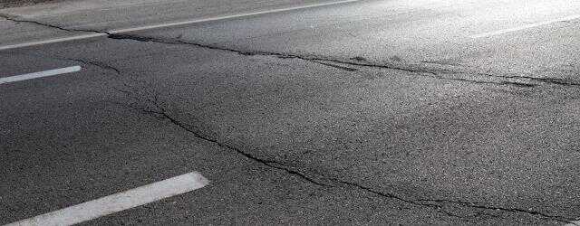 Niğde ve Konya depreminde Aksaray'da yol ve araziler yarıldı Niğde ve Konya depreminde Aksaray'da yol ve araziler yarıldı