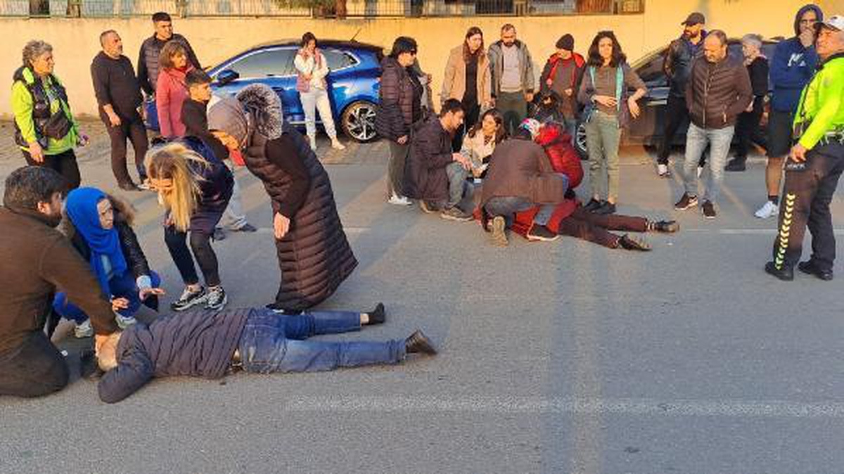 OTOMOBİLİN ÇARPTIĞI ÇİFT YARALANDI, SÜRÜCÜ GÖZYAŞLARINA BOĞULDU