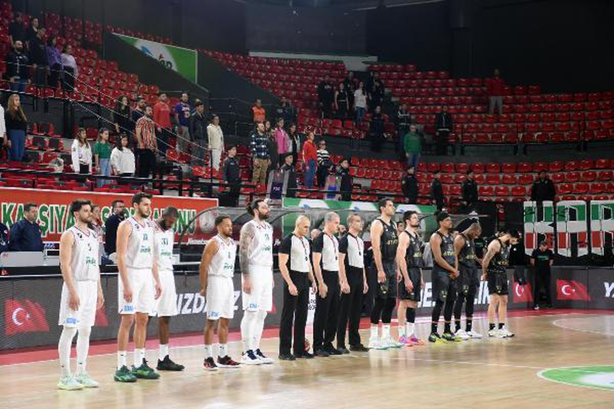 Pınar Karşıyaka ile Ayos Konyaspor depremzedeler için parkede