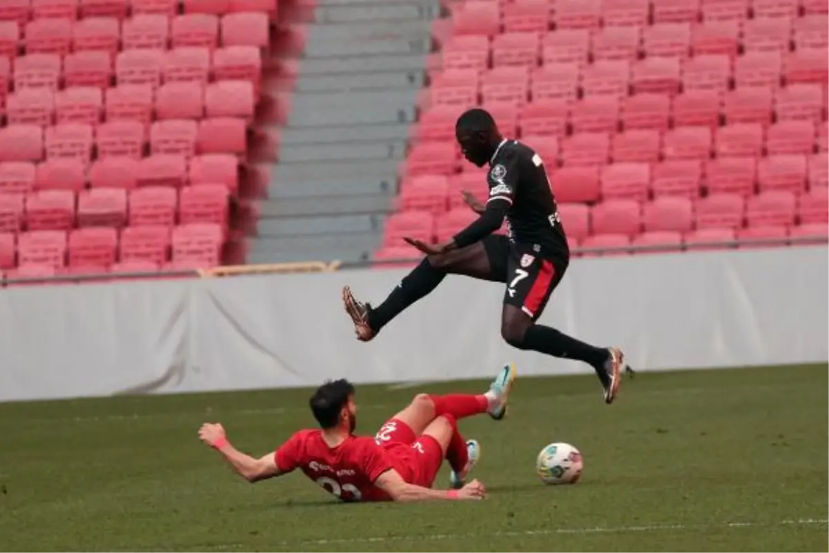 Samsunspor hazırlık maçında Çorum FK\'yı 3-0 mağlup etti