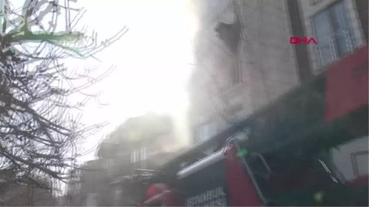 ŞİŞLİ\'DE YANGINDA MAHSUR KALAN TURİSTİ İTFAİYE KURTARDI