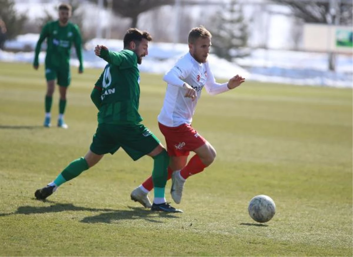 Sivasspor, hazırlık maçında Sivas Belediyespor\'u 3-0 mağlup etti