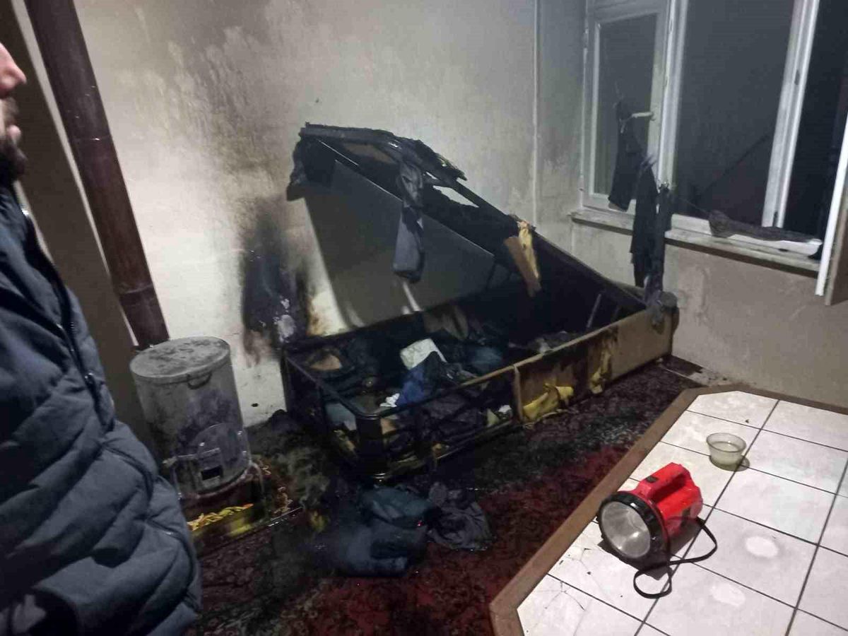 Türkeli\'de ev yangını