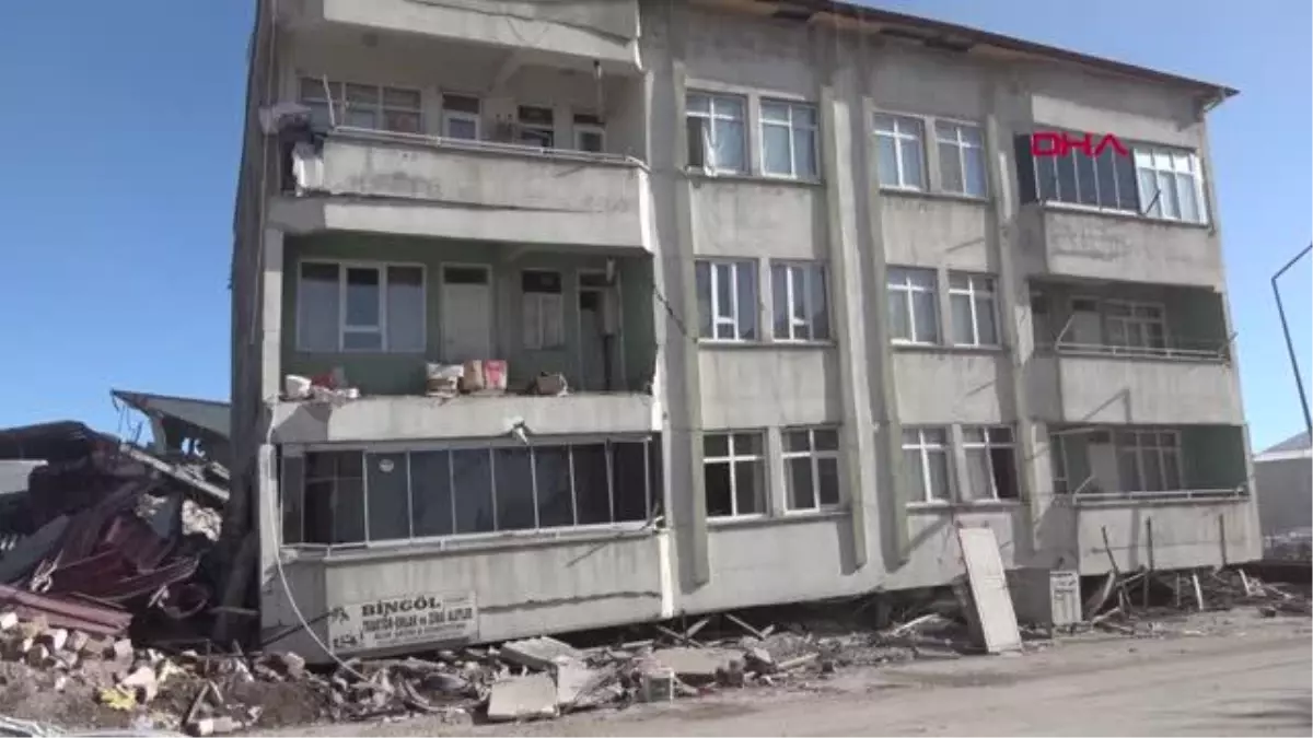 VALİ AYDOĞDU: ELBİSTAN\'DA 264 KAMYON VAR, HER GÜN 45\'İN ÜZERİNDE ENKAZ KALDIRILIYOR