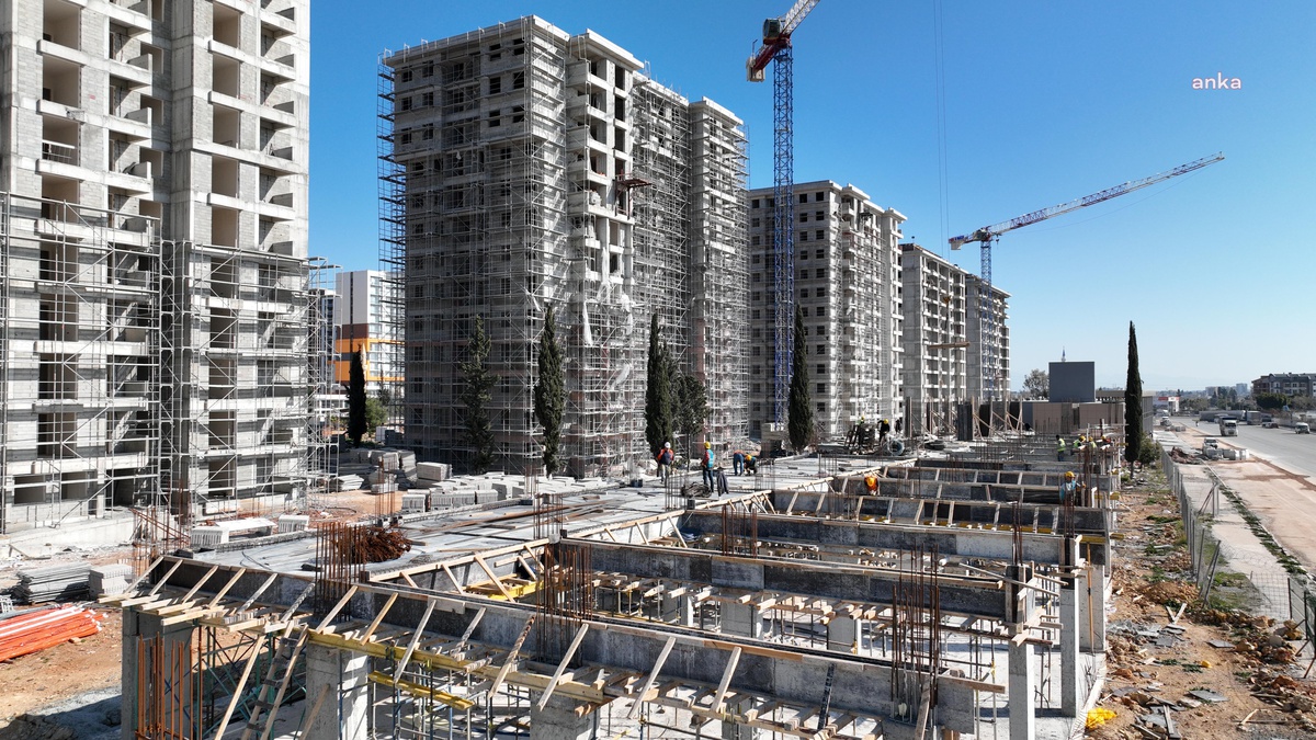 Antalya Büyükşehir\'in Güneş Mahallesi Kentsel Dönüşüm Projesinde 4 Bloğun Kaba İnşaatı Tamamlandı